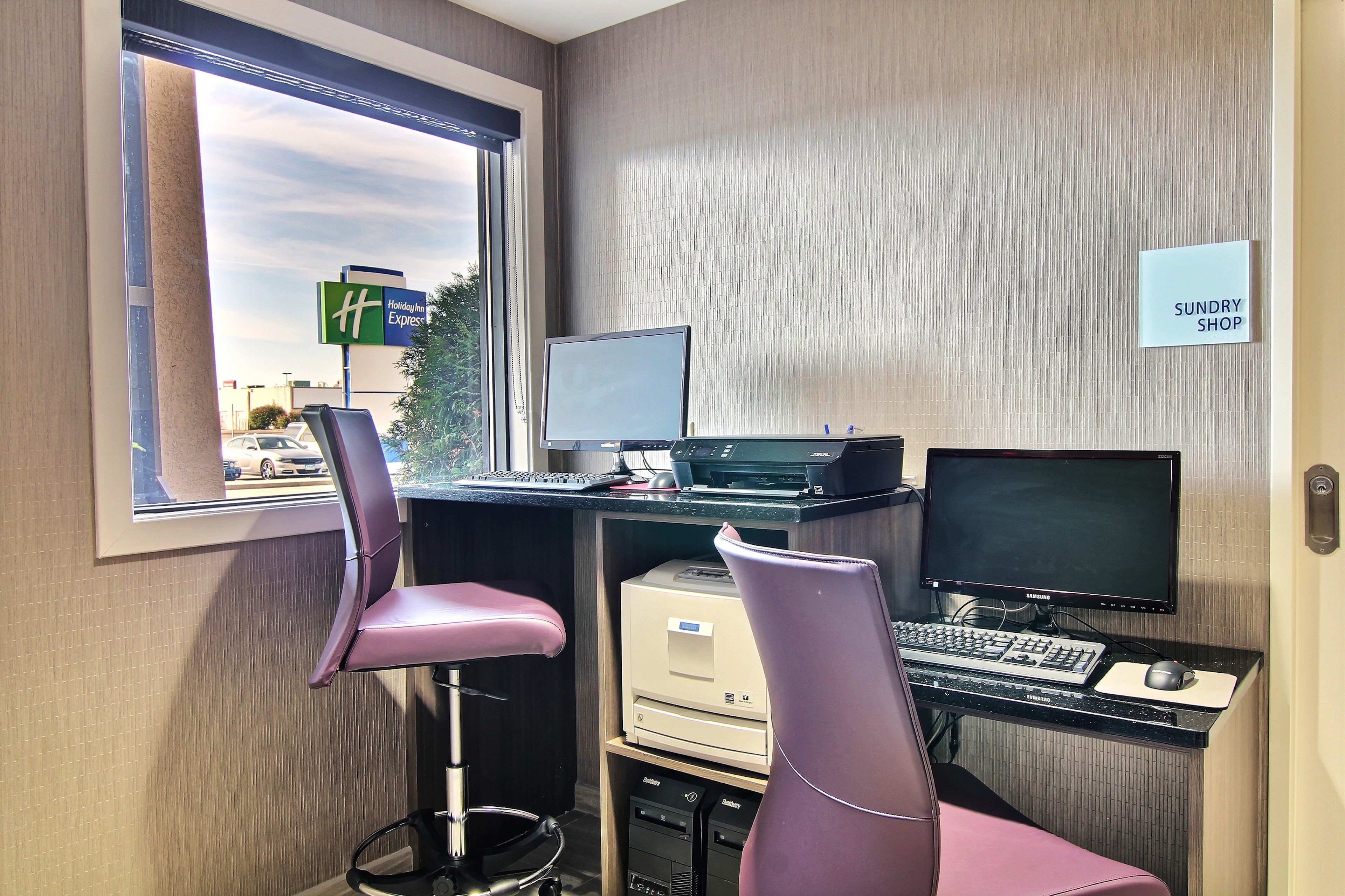 Holiday Inn Express Fargo-West Acres 67/70