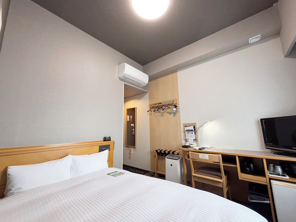 SEMI ROOM, SEMI DOUBLE BED