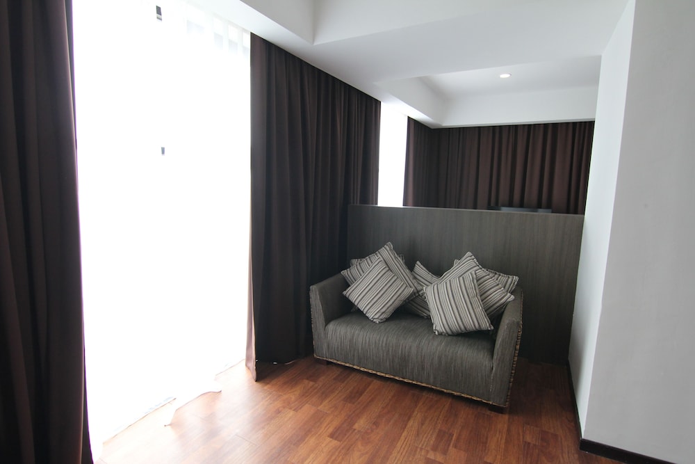 Nexus Regency Suites & Hotel 49/69