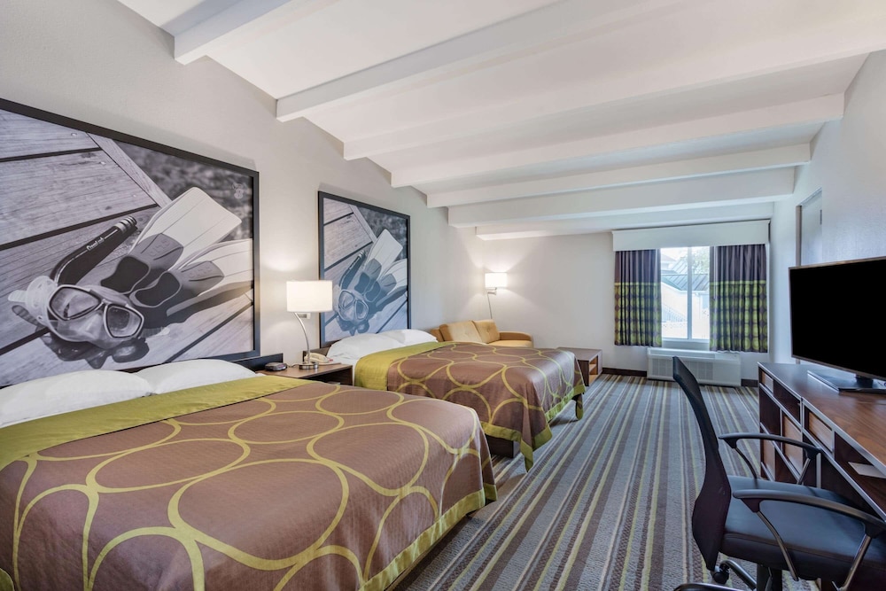 Deluxe, 2 Queen Beds