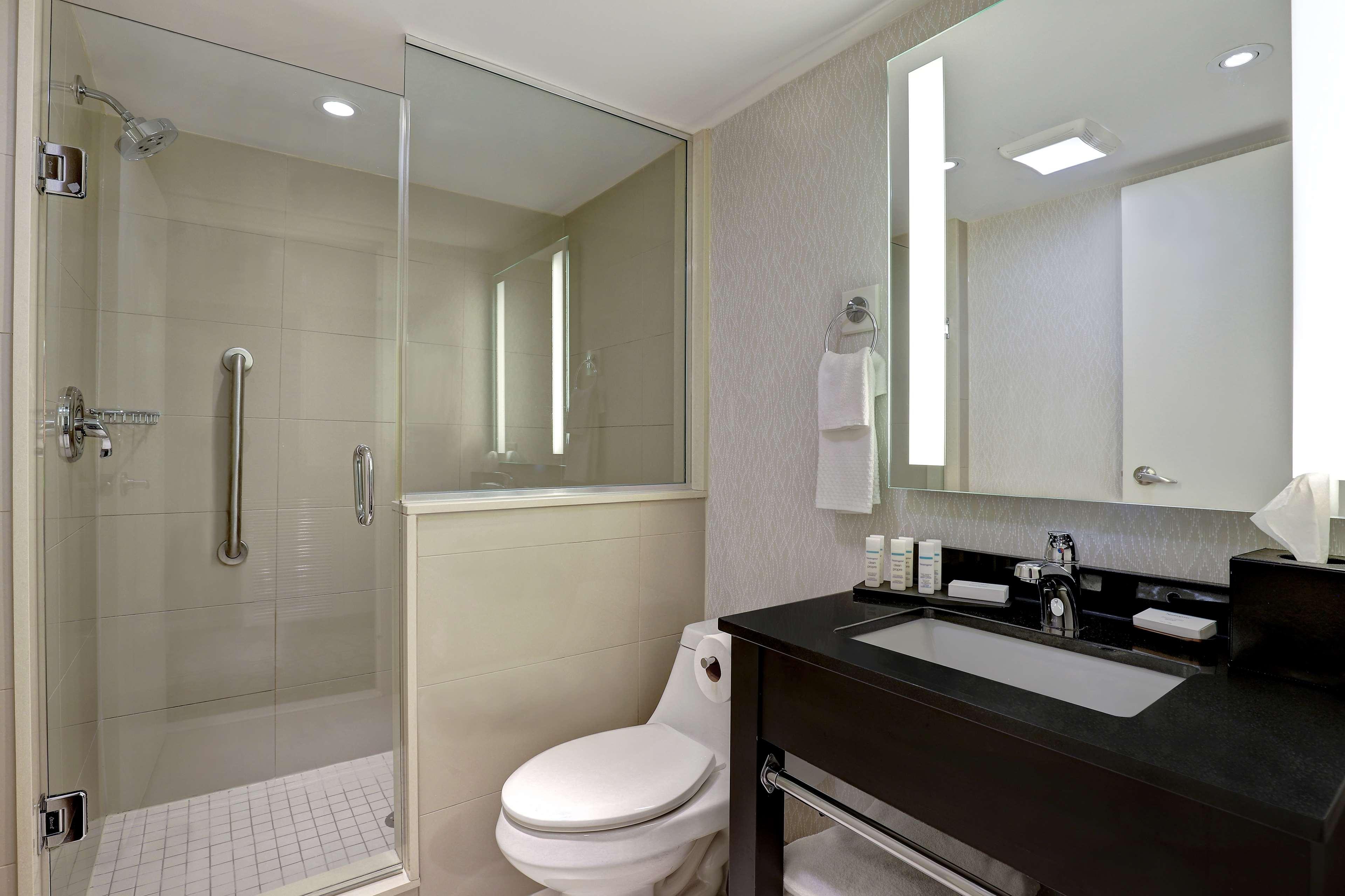 2 Rooms, Suite, 2 Queen Beds, Falls View، Embassy Suites By Hilton Niagara Falls Fallsview 3/3