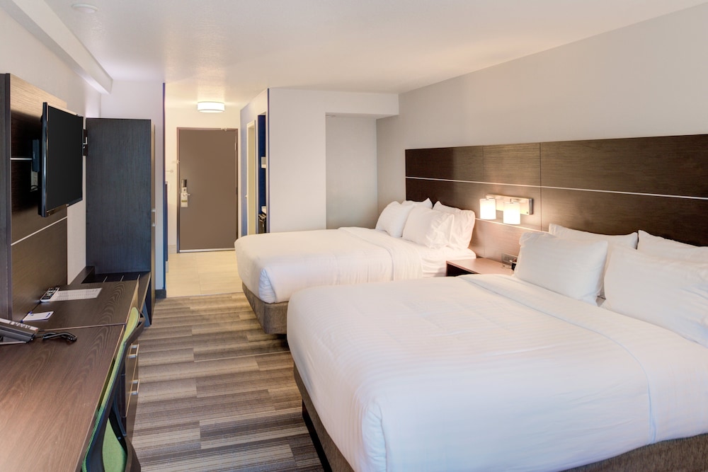 HOLIDAY INN EXPRESS NEWBERG - WINE COUNTRY 21/60