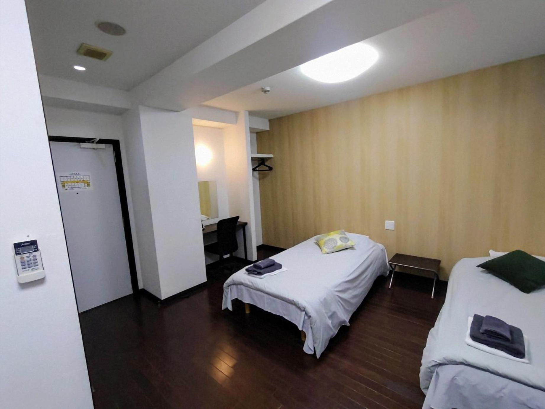 Room, Single