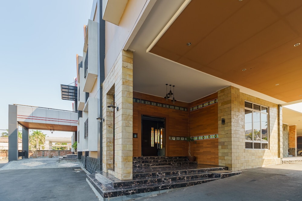 RedDoorz Resort Premium @ Sangkan Hurip Kuningan 6/49