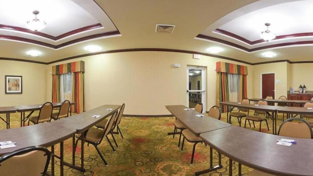 Holiday Inn Express Hotel Suites Florence Northeast 40/42