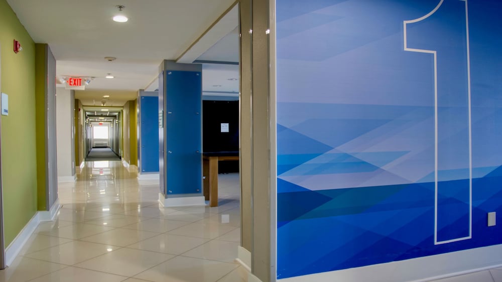 Holiday Inn Express Hotel Suites Byram 42/70