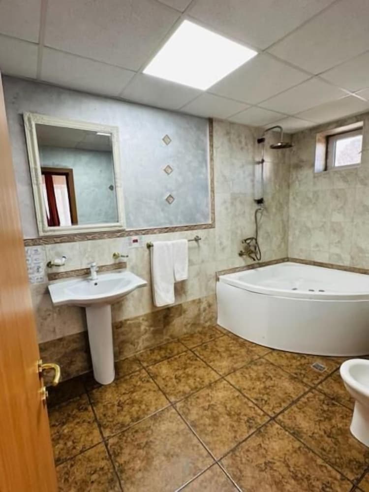 Bulevard Prestige Hotel 38/45