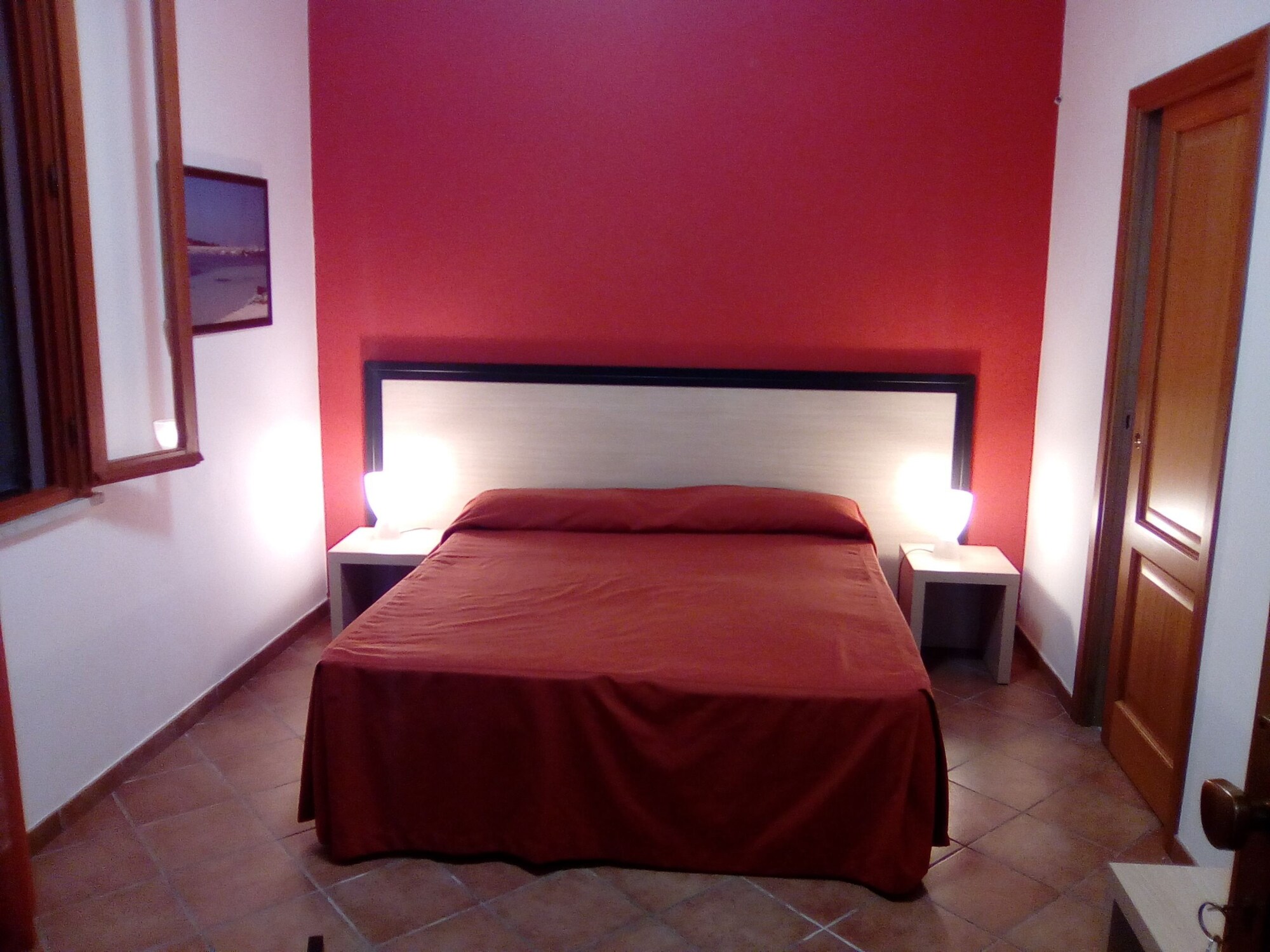 ROOM, DOUBLE BED