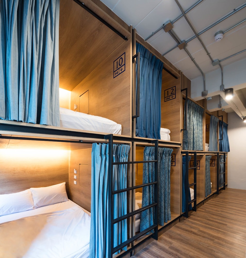 FAMILY, MULTIPLE BEDS