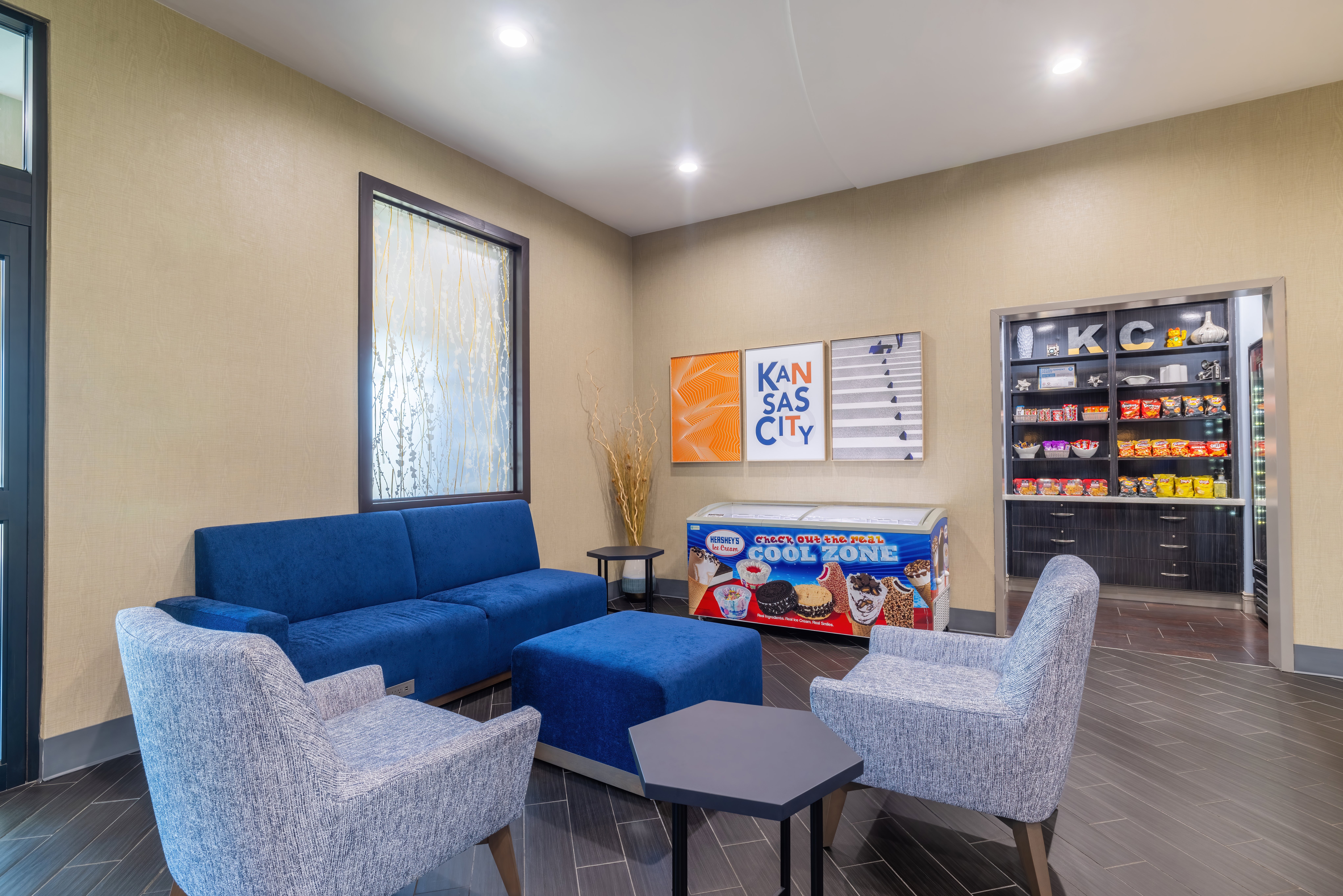 Holiday Inn Express Hotel Suites Kansas City Airport 42/72