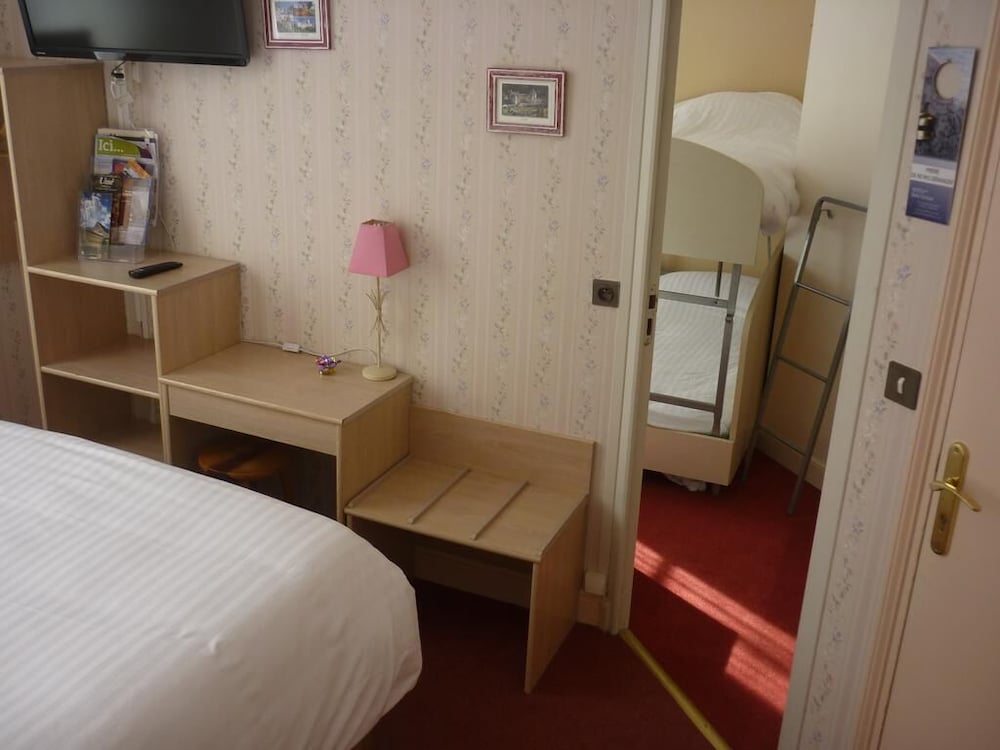 FAMILY SUITE, 1 QUEEN AND 1 SINGLE BED, BUNK BED