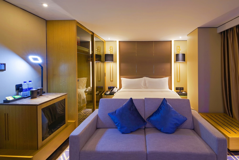 Superise Hotel 15/40