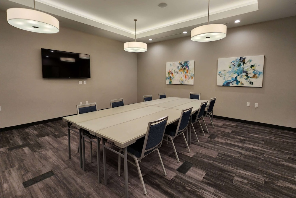La Quinta Inn & Suites by Wyndham Pflugerville 20/28