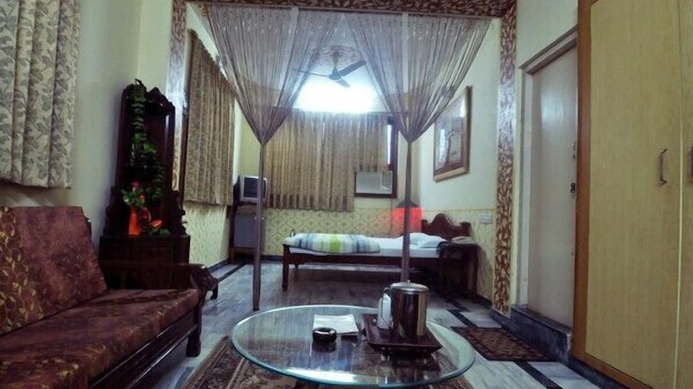 Hotel Teerth Palace 24/24