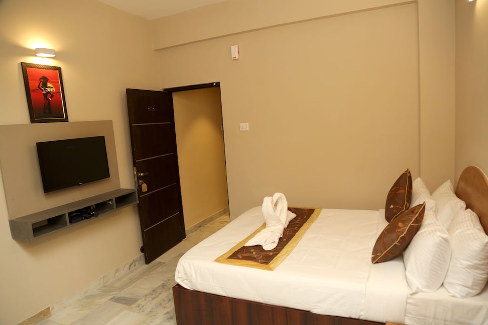 Soundarya Hotel 11/38