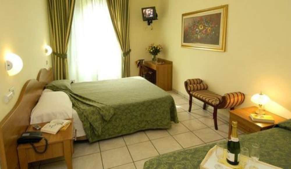 Hotel 22 Marzo 10/57