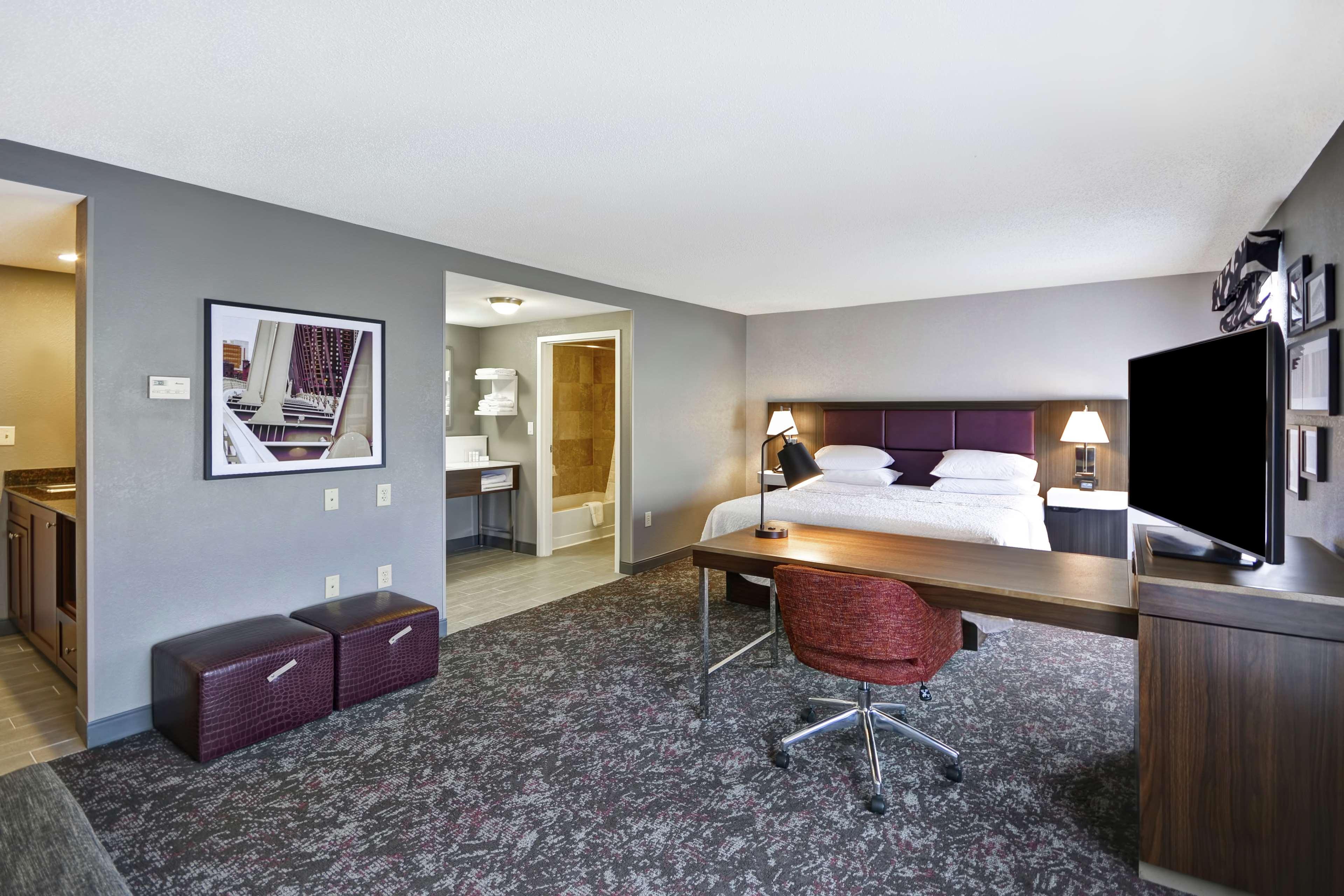 STUDIO, SUITE, KING BED, SOFA