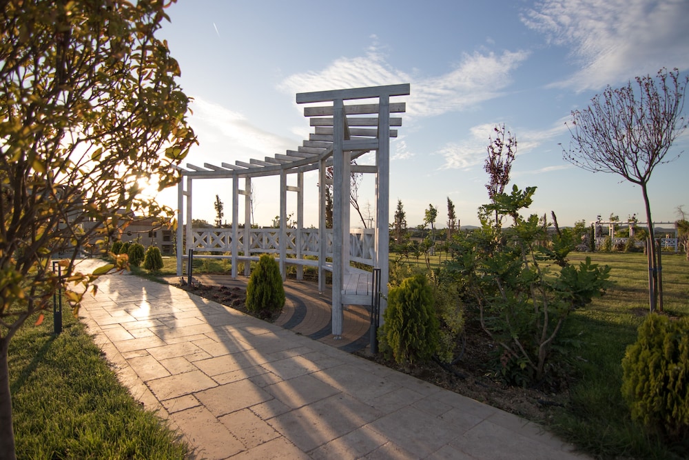 King Maron Beach Hotel & Spa 44/50