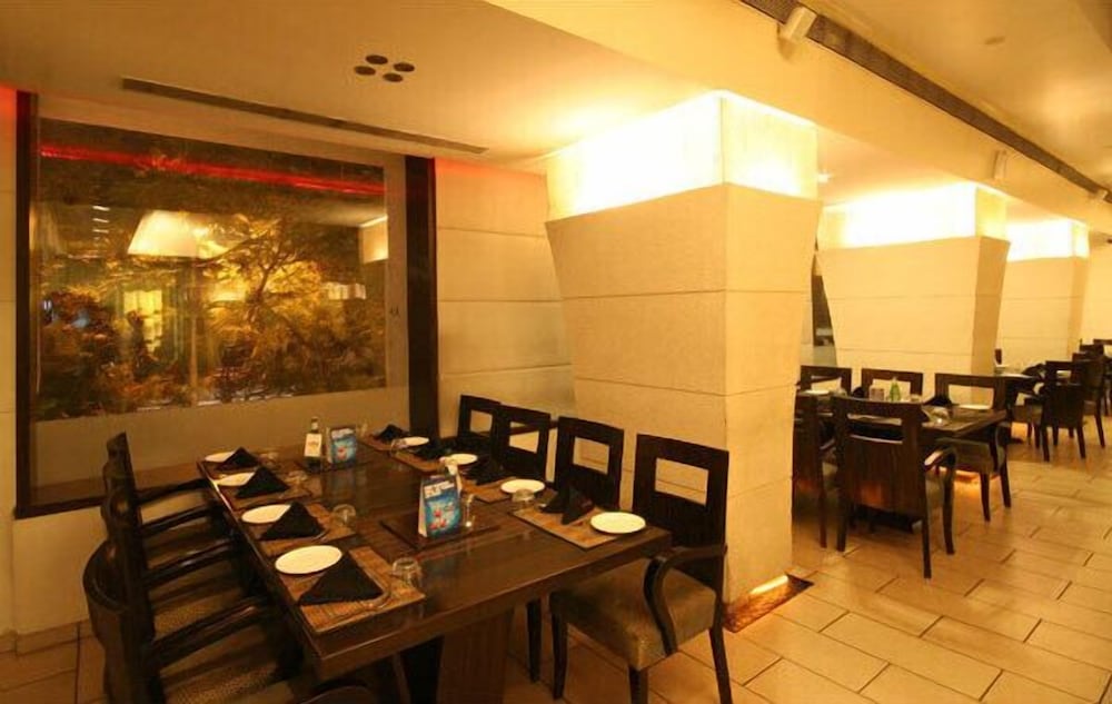 Hotel Dhiraj 13/19