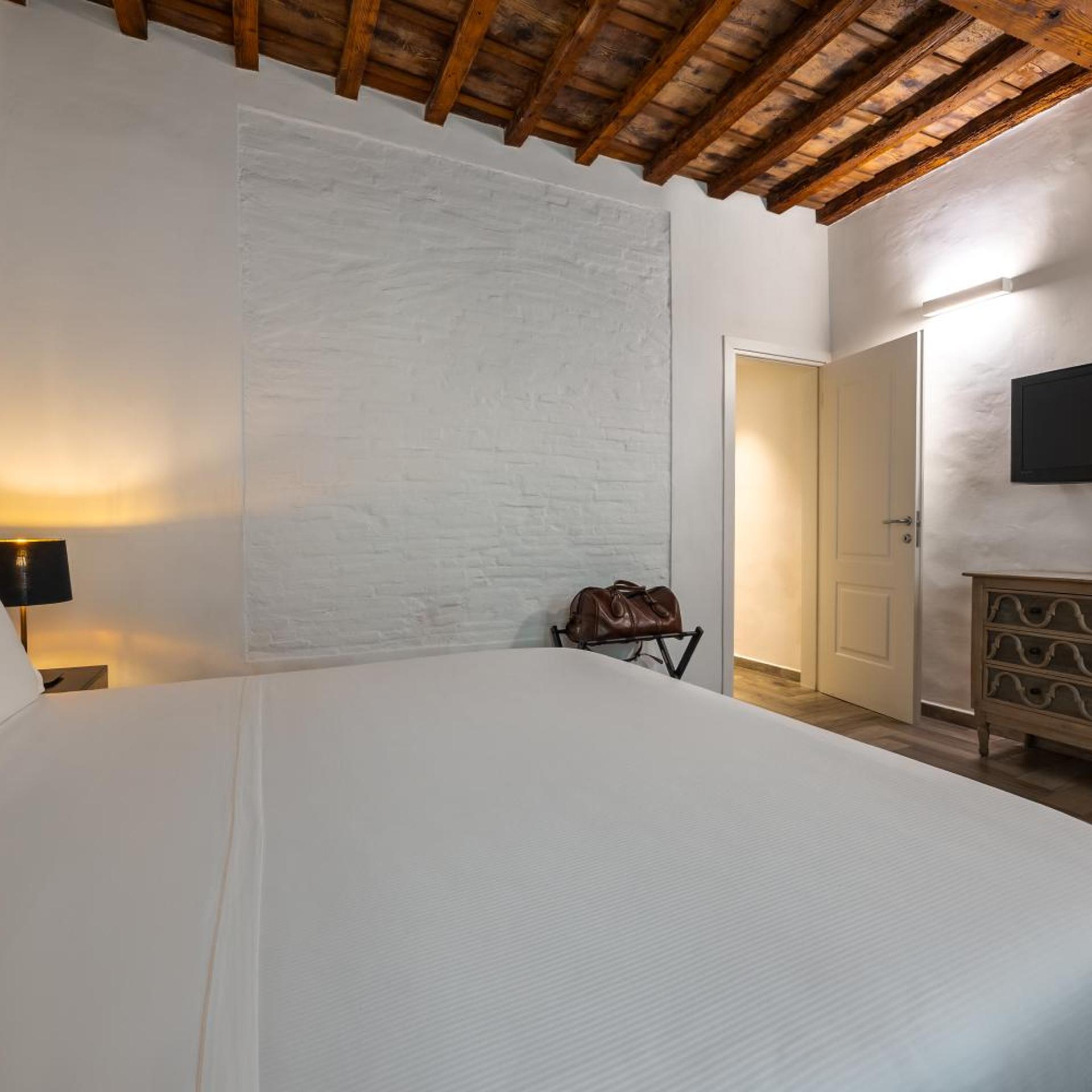 شقة، Hotel Globus 5/10
