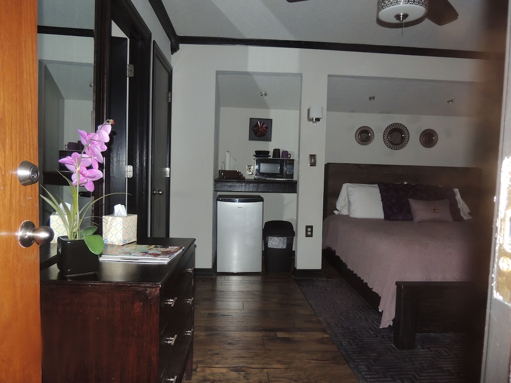 Whispering Pines Bed Amp Breakfast 45/69