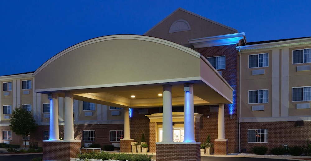 Holiday Inn Express Hotel Suites Defiance 1/52