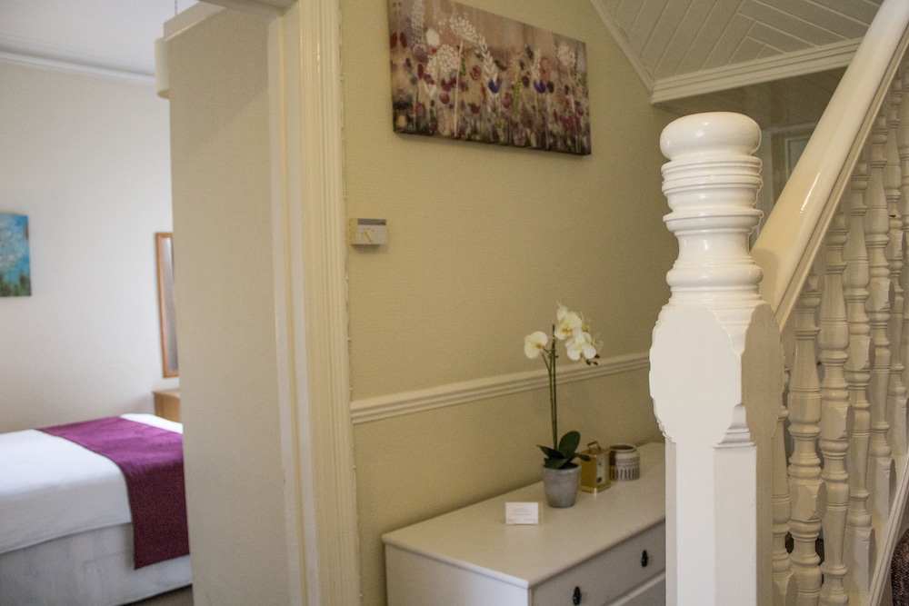 Hazeldene Guest House 36/38