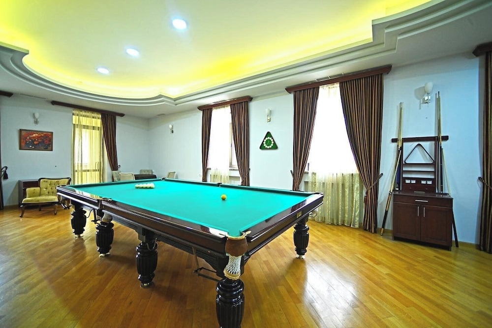 Latar Hotel Complex 22/67