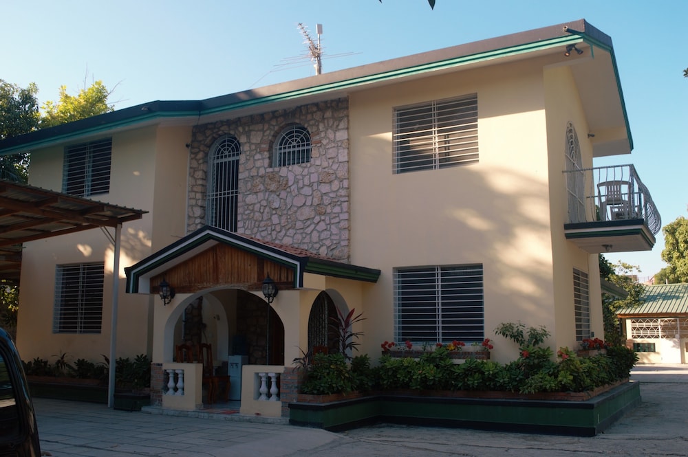 Pc Entreprises Guest House 1/50
