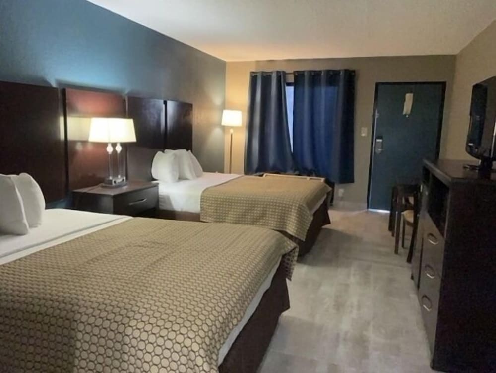 Deluxe, 2 Queen Beds, Smoking