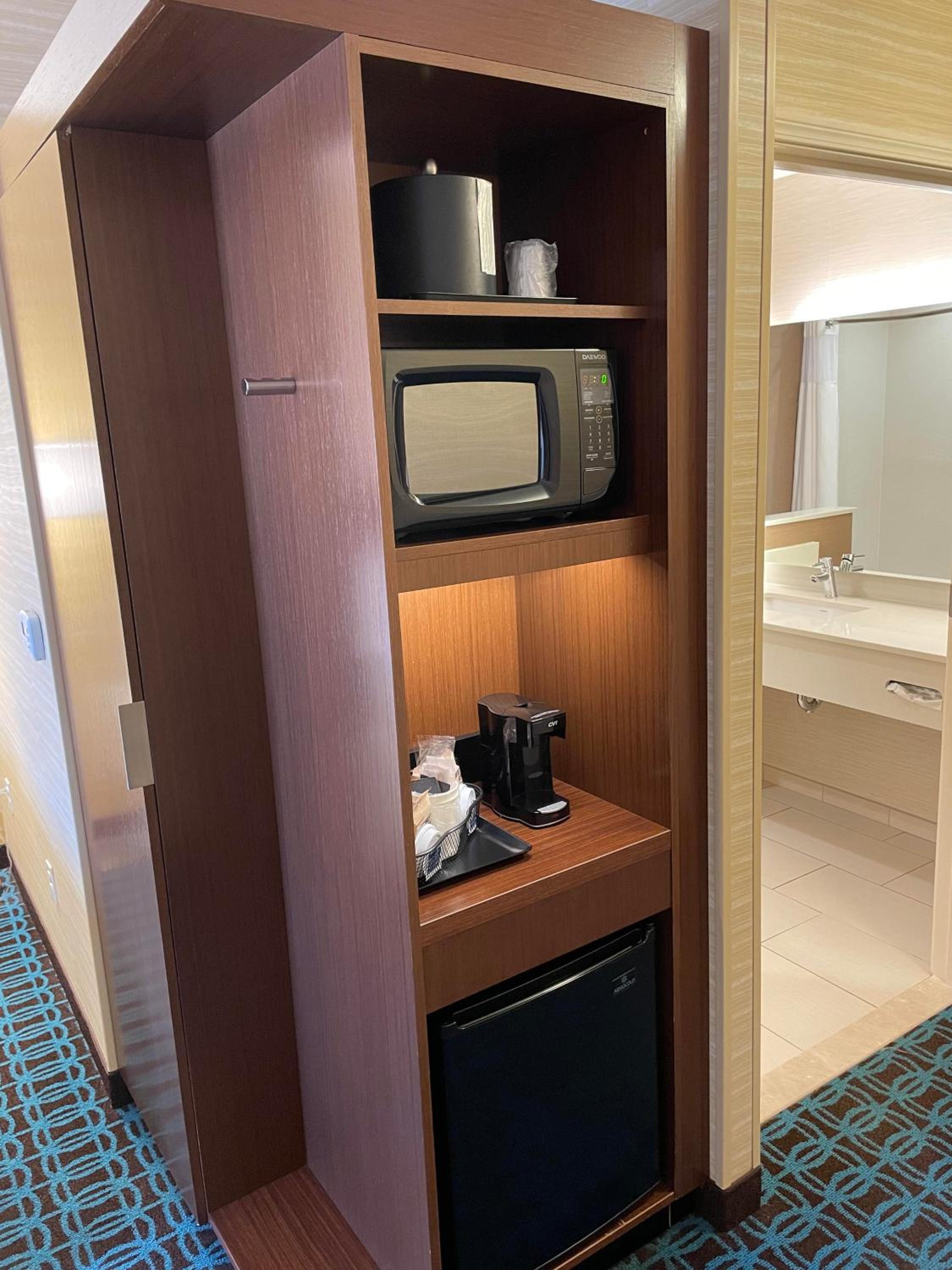 جناح تنفيذي بسرير كينج مع أريكة، Fairfield Inn & Suites By Marriott Poplar Bluff 7/7
