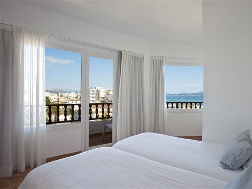 Room, Twin Beds