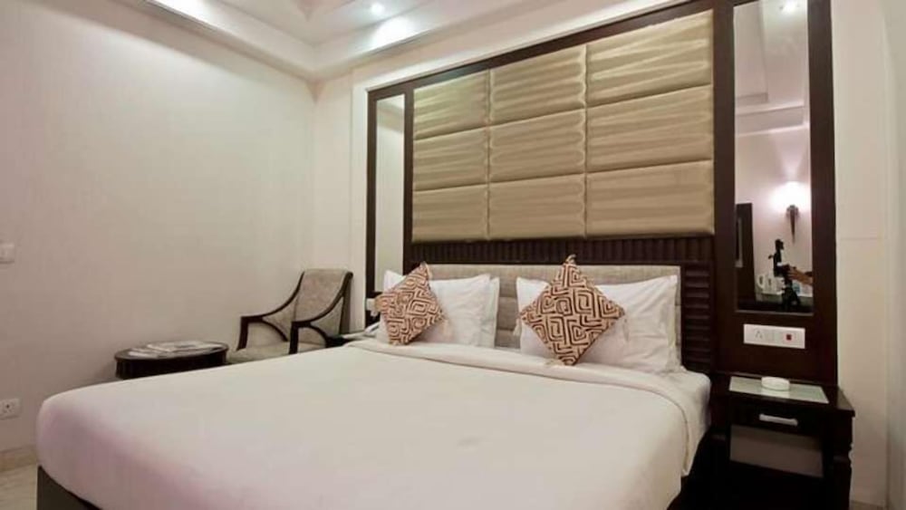 AADHAR HOTEL 14/26