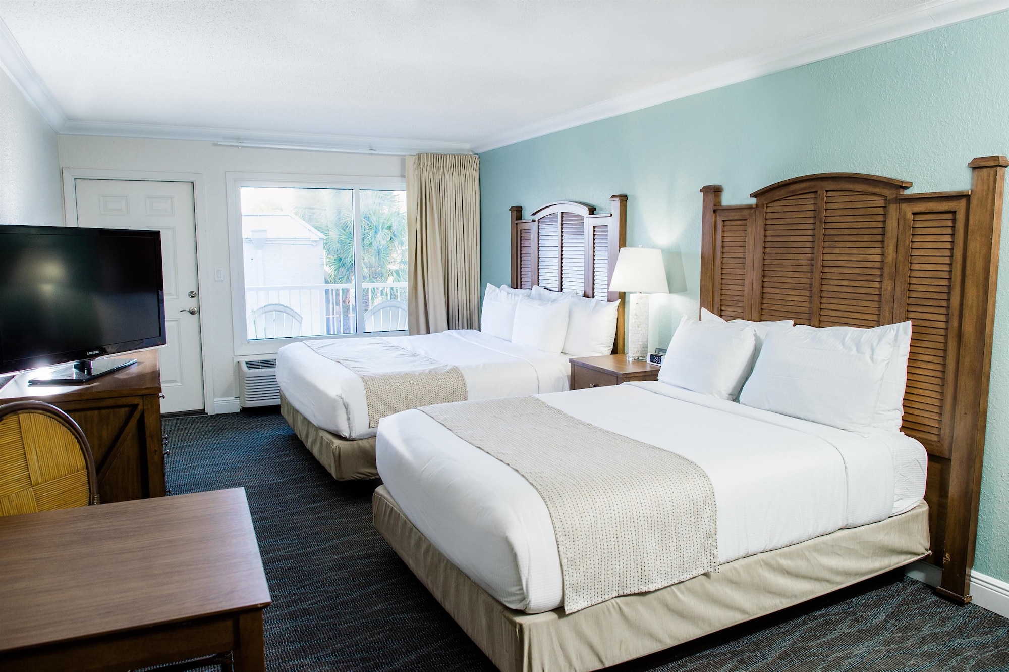 Standard, 2 Queen Beds, Street View, Kitchenette
