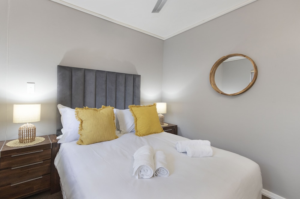 Luxury On The Beach Lagoon Beach 16/55