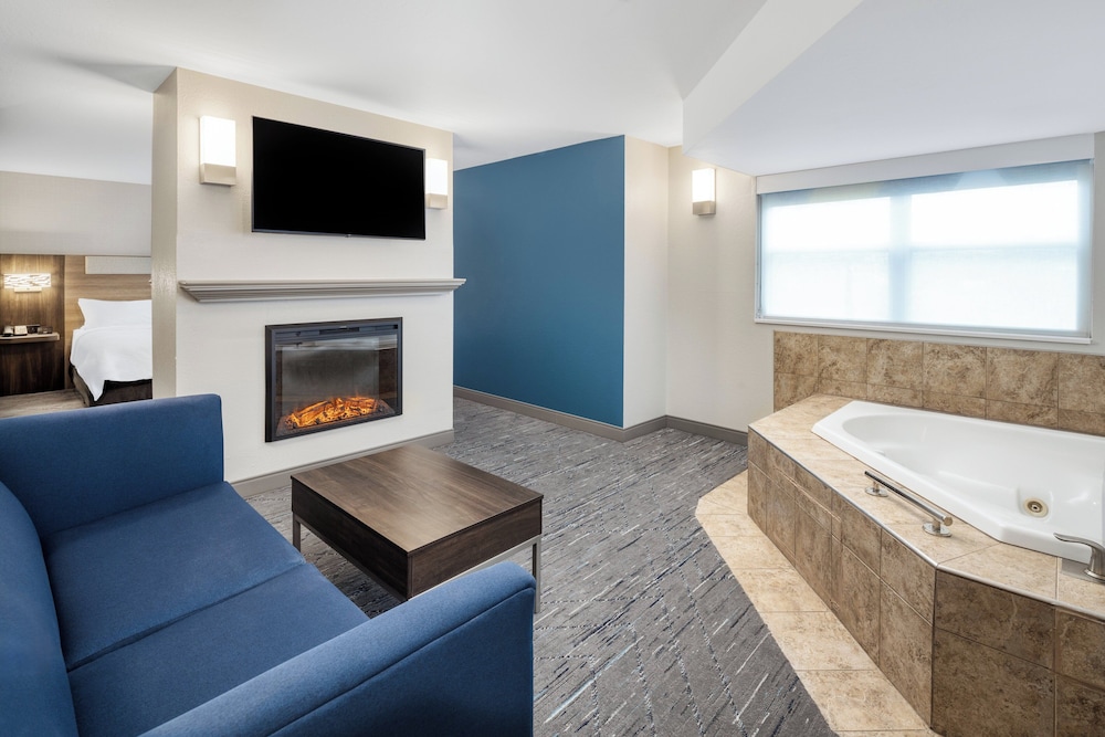 Holiday Inn Express Hotel And Suites Green Bay East 45/64