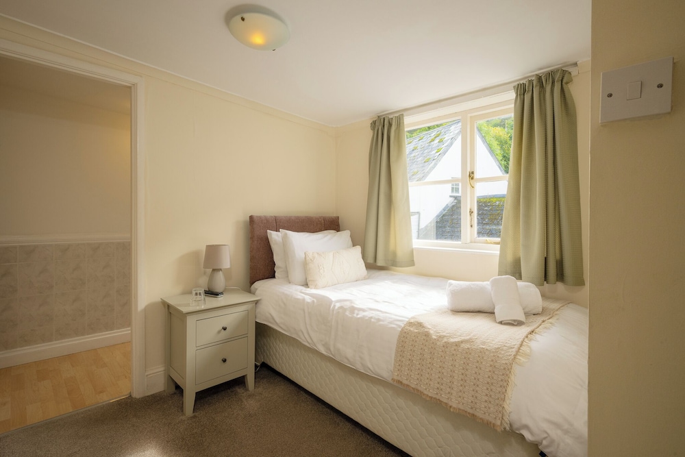 The Crown Hotel 18/50