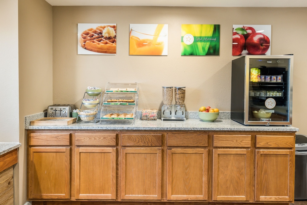 Quality Inn and Suites near NAS Fallon 27/30