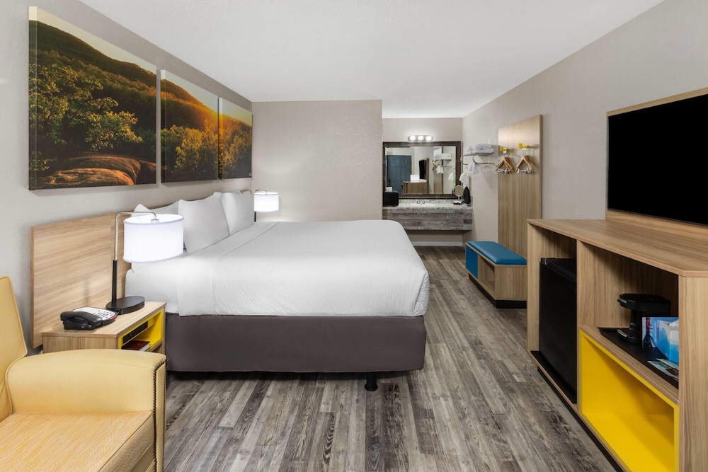Days Inn by Wyndham Branson Ozarks 36/65