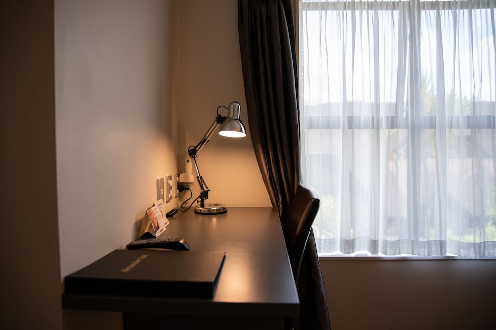 Quality Suites Alexander Inn 48/54