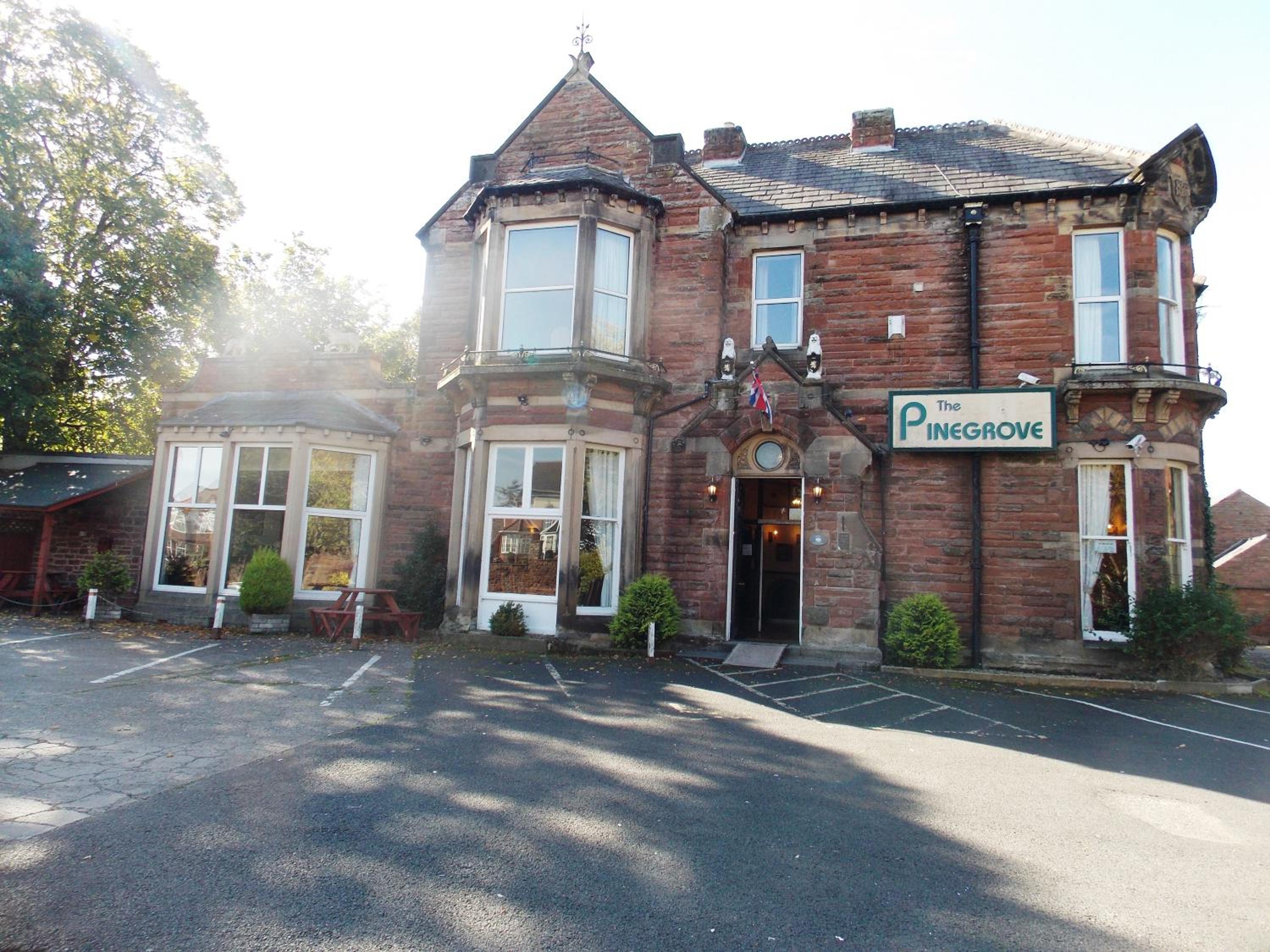 Pinegrove Hotel 27/28