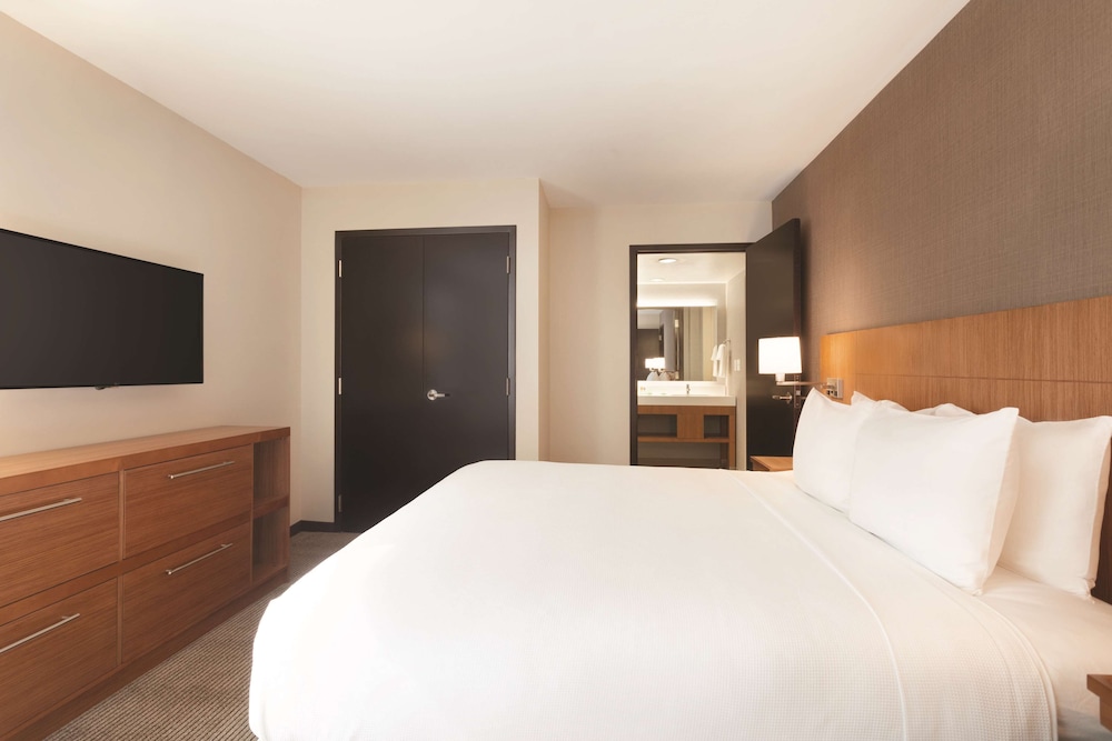 Hyatt Place Buffalo/Amherst 24/70