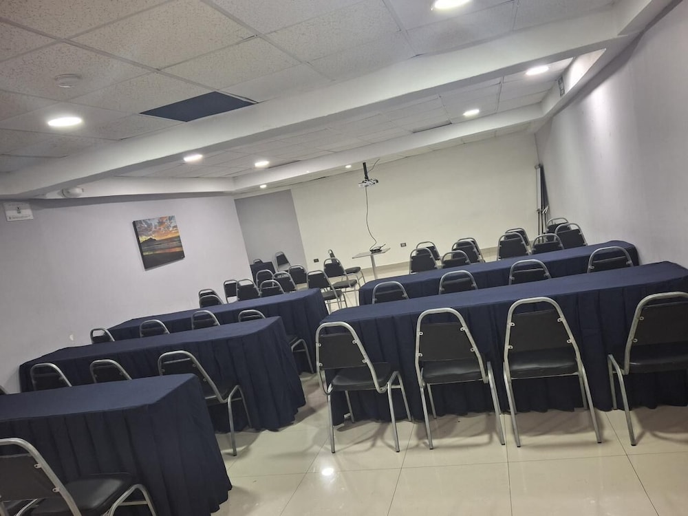 Hotel Plaza Del Arco 38/50