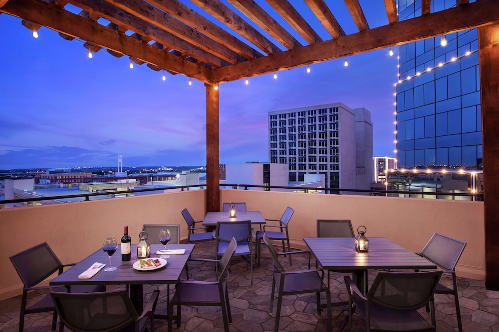 Embassy Suites Fort Worth Downtown 40/54