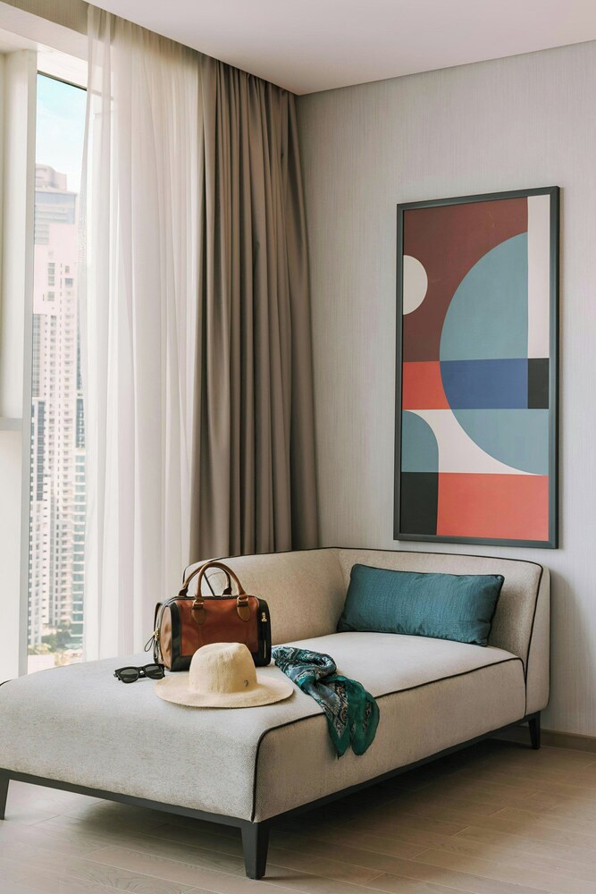 Aura Suites Downtown 9/48