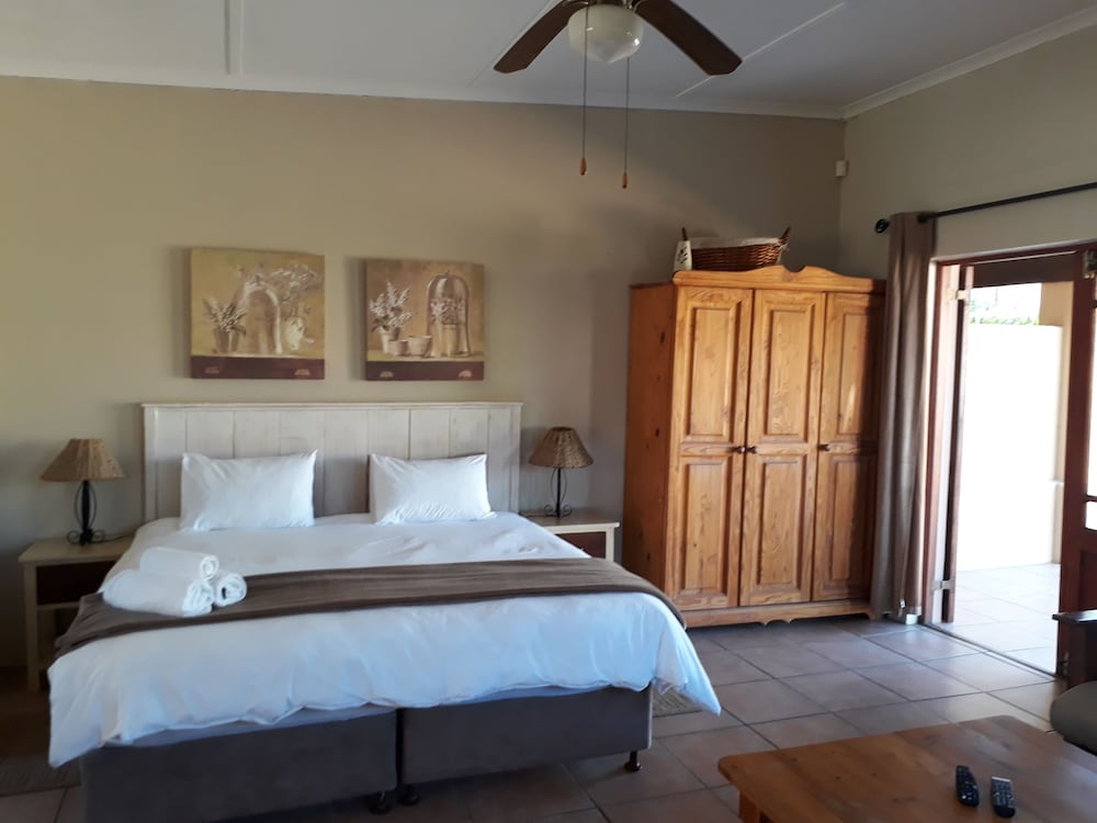 Gansbaai Town Lodge 3/26