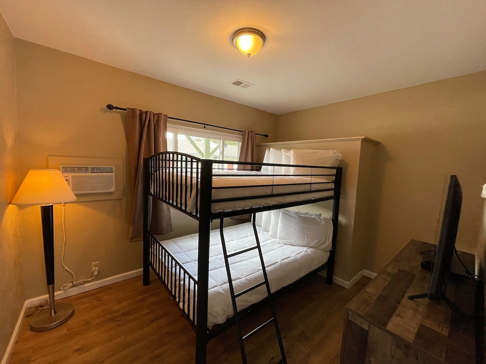 Estes Mountain Inn 47/70