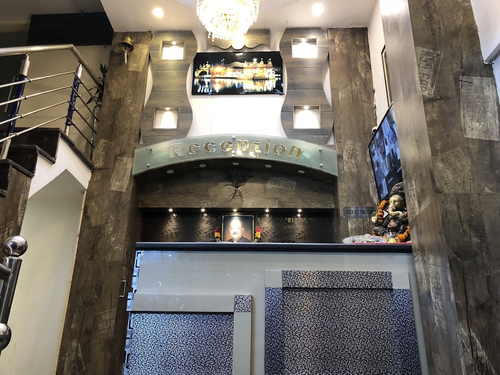 Hotel Pardesi 8/45