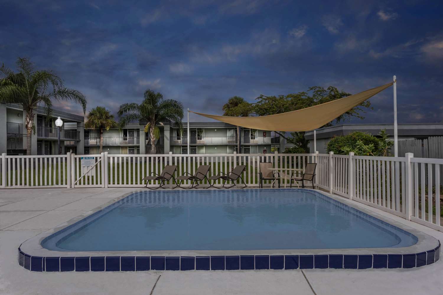 Super 8 by Wyndham Ocala I-75 33/56