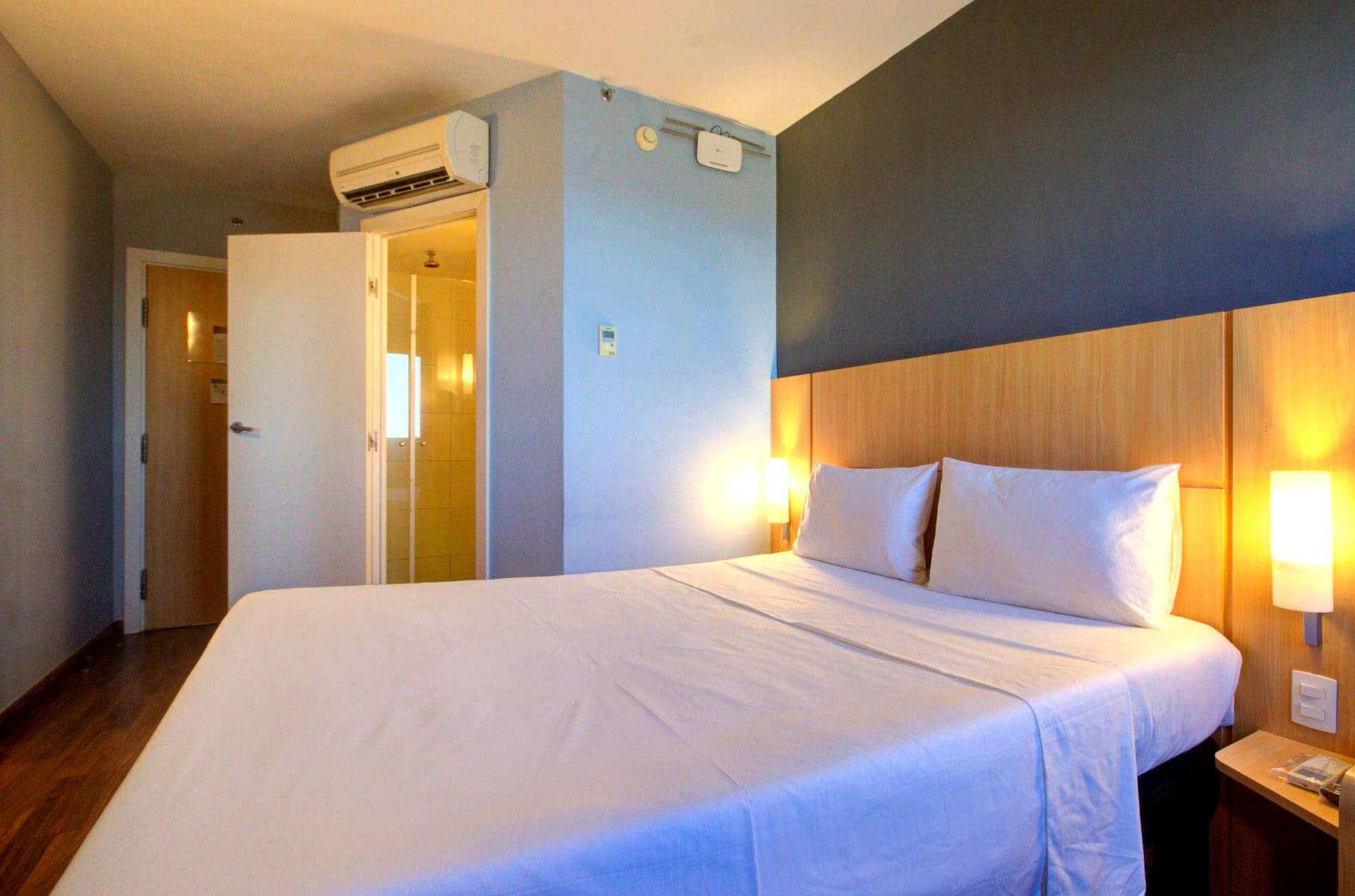 room, multiple beds